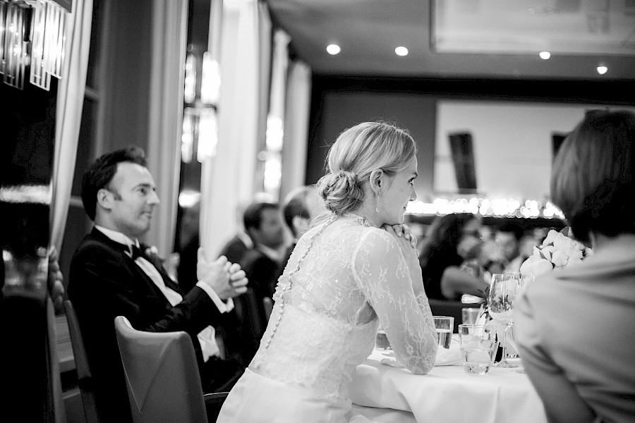 Katja Velmans Hochzeitsfotograf Düsseldorf – Freie Trauung im Landhaus Mönchenwerth