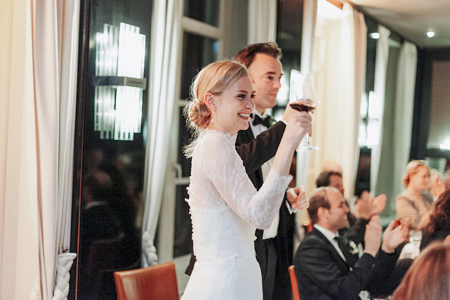 Katja Velmans Hochzeitsfotograf Düsseldorf – Freie Trauung im Landhaus Mönchenwerth