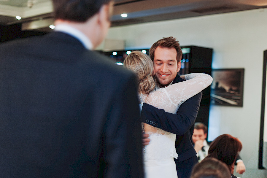 Katja Velmans Hochzeitsfotograf Düsseldorf – Freie Trauung im Landhaus Mönchenwerth