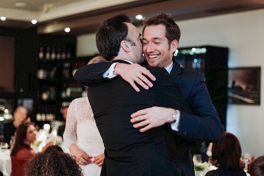 Katja Velmans Hochzeitsfotograf Düsseldorf – Freie Trauung im Landhaus Mönchenwerth