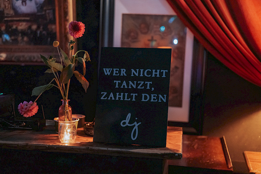 Katja Velmans Hochzeitsfotograf Düsseldorf – Imken und Florians kirchliche Trauung im Gare du Neuss