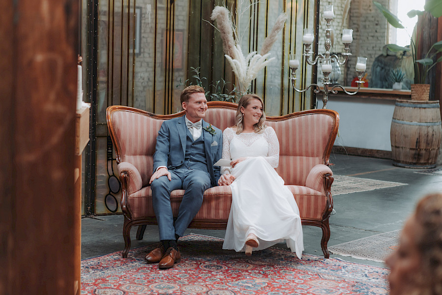 Katja Velmans Hochzeitsfotograf Düsseldorf – Imken und Florians kirchliche Trauung im Gare du Neuss