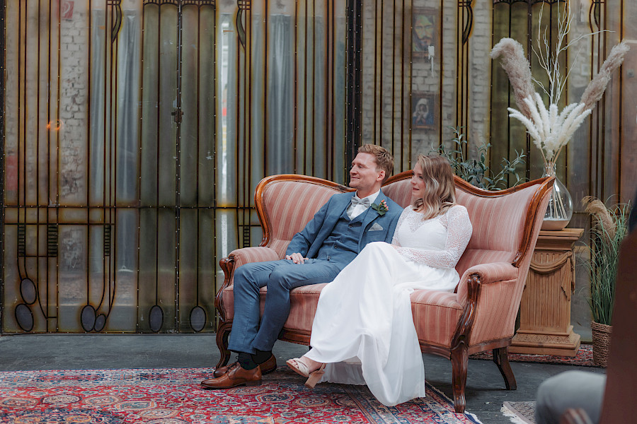 Katja Velmans Hochzeitsfotograf Düsseldorf – Imken und Florians kirchliche Trauung im Gare du Neuss