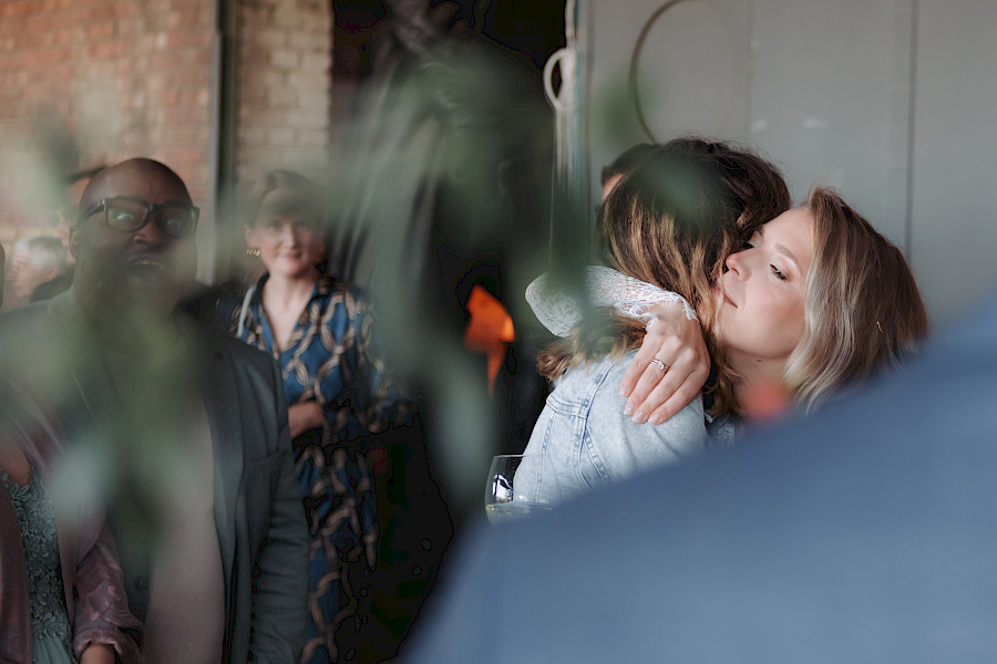 Katja Velmans Hochzeitsfotograf Düsseldorf – Imken und Florians kirchliche Trauung im Gare du Neuss