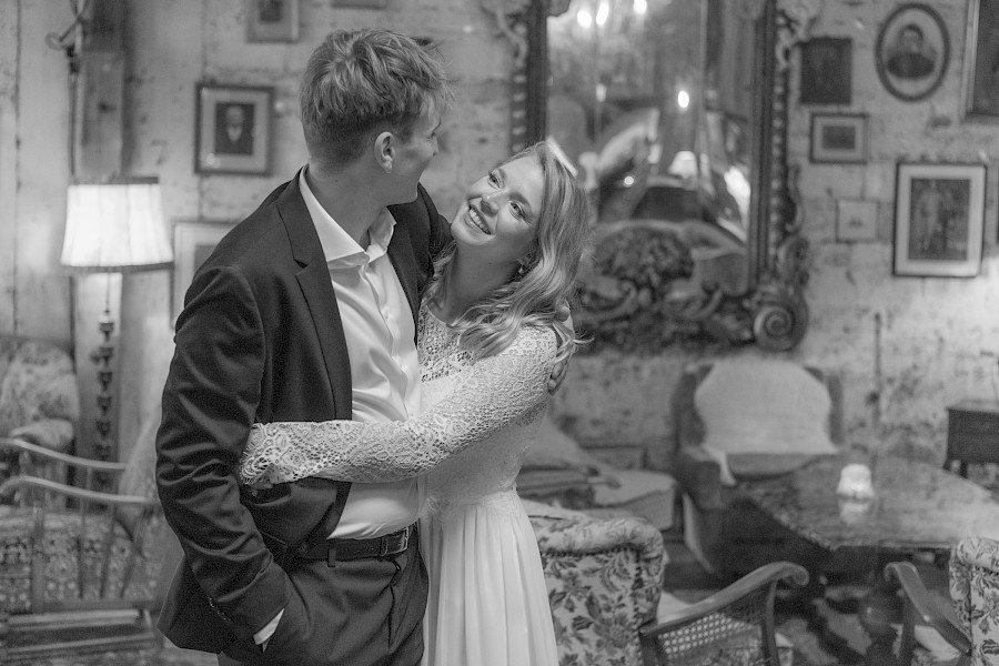Katja Velmans Hochzeitsfotograf Düsseldorf – Imken und Florians kirchliche Trauung im Gare du Neuss
