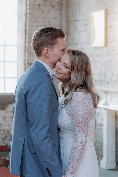 Katja Velmans Hochzeitsfotograf Düsseldorf – Imken und Florians kirchliche Trauung im Gare du Neuss